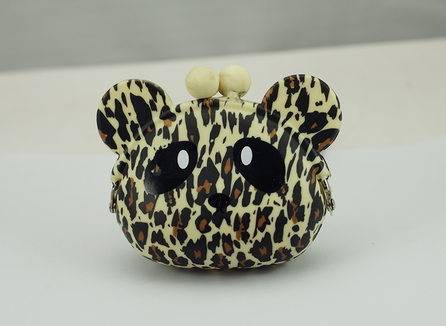 导航仪硅胶按键为何要开冲孔治具